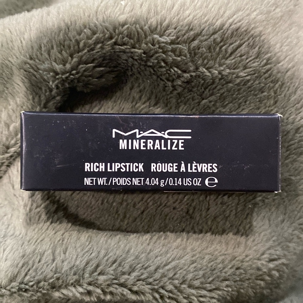 MAC Cosmetics Mineralize Rich Lipstick BRAND NEW in shade:STYLE SURGE.